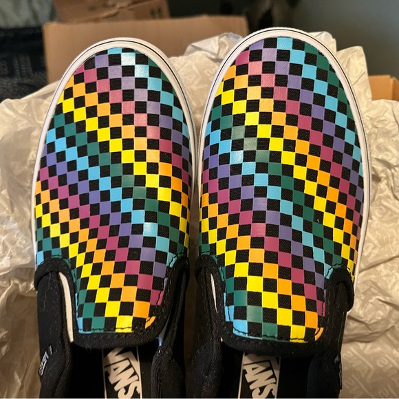 Youth size 3 slip on Vans, new in box, never worn. - Picture 3 of 4